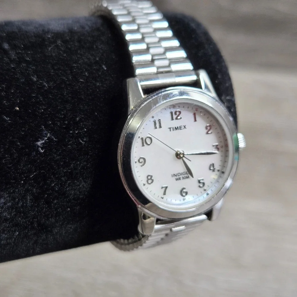 Timex T2M826 Women's Indiglo Quartz Watch Silver Tone Mother of Pearl Stretch 6